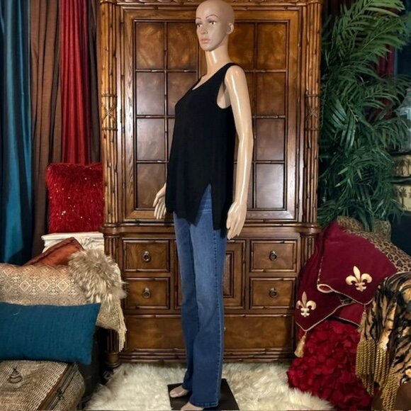 Marla Wynne Black Scoop Neck Side Ribbed Side Slit Sweater Tank - Picture 4 of 12